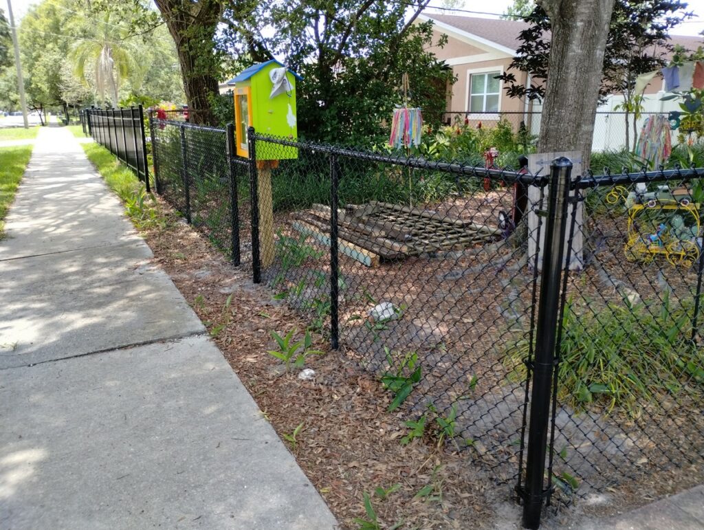 Residential-Grade-4'-High-Black-Chainlink-Lutz-Florida